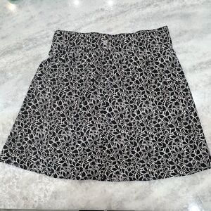 T by Talbots Black and White Floral Athletic casual A Line Skort Sz XS